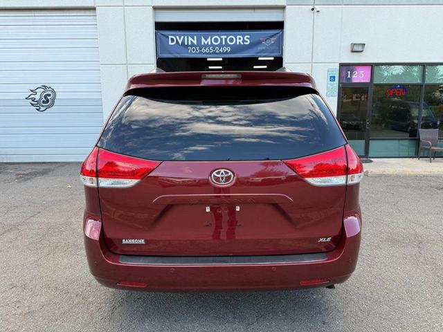 Photo of 2012 Burgundy Toyota Sienna