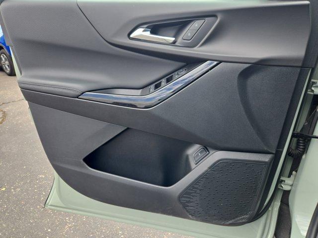 Photo of 2025 Green Chevrolet Equinox