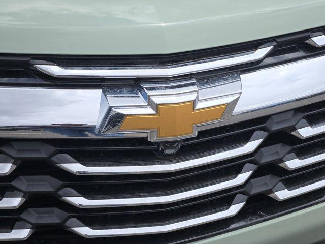 Photo of 2025 Green Chevrolet Equinox