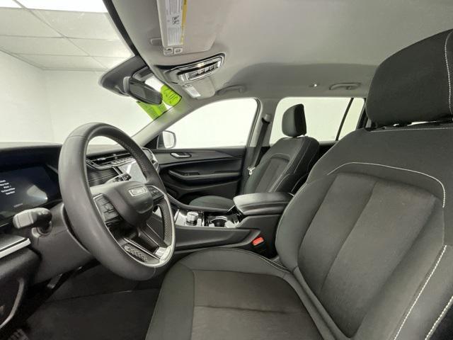 Photo of 2023 Bright White Clearcoat Jeep Grand Cherokee L