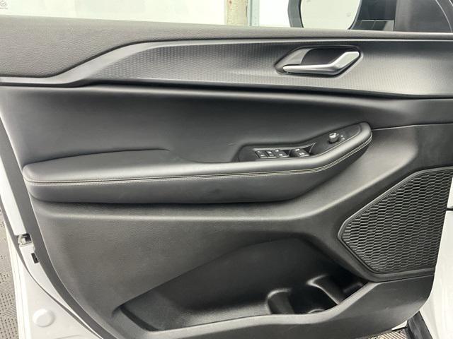 Photo of 2023 Bright White Clearcoat Jeep Grand Cherokee L