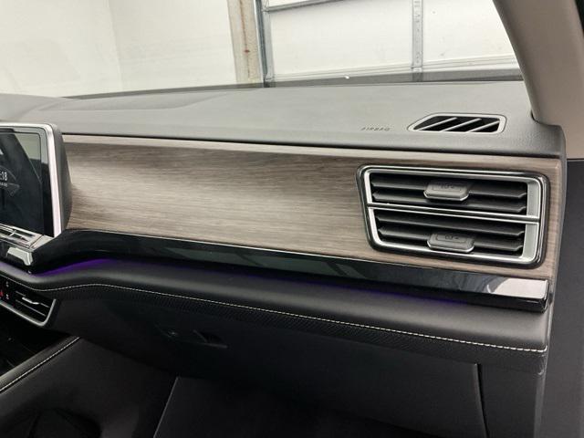Photo of 2024 Opal White Pearl Volkswagen Atlas