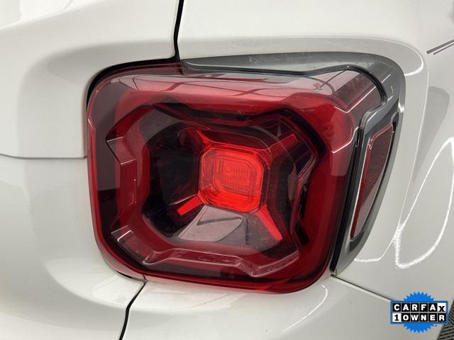 Photo of 2021 Alpine White Clearcoat Jeep Renegade