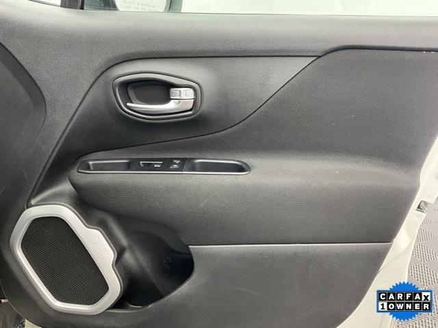 Photo of 2021 Alpine White Clearcoat Jeep Renegade
