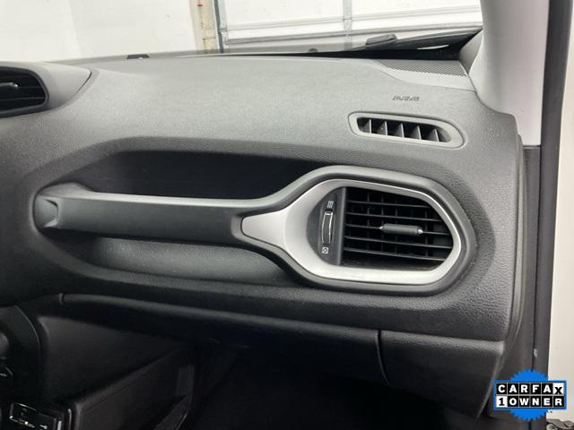 Photo of 2021 Alpine White Clearcoat Jeep Renegade