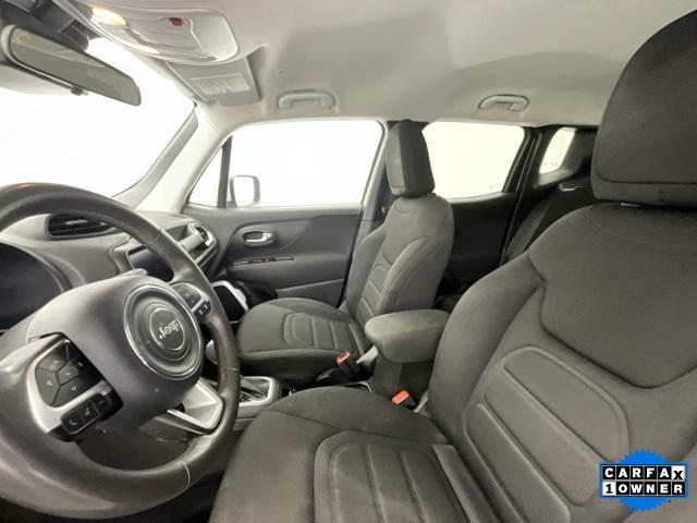 Photo of 2021 Alpine White Clearcoat Jeep Renegade