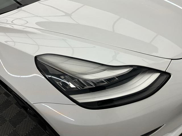 Photo of 2021 White Tesla Model 3