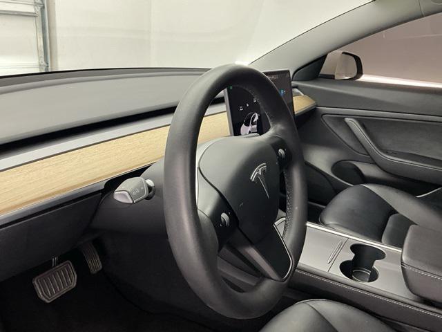 Photo of 2021 White Tesla Model 3