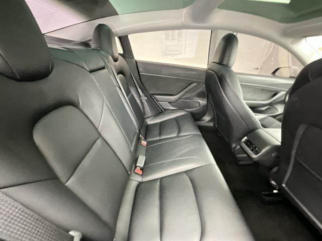 Photo of 2021 White Tesla Model 3