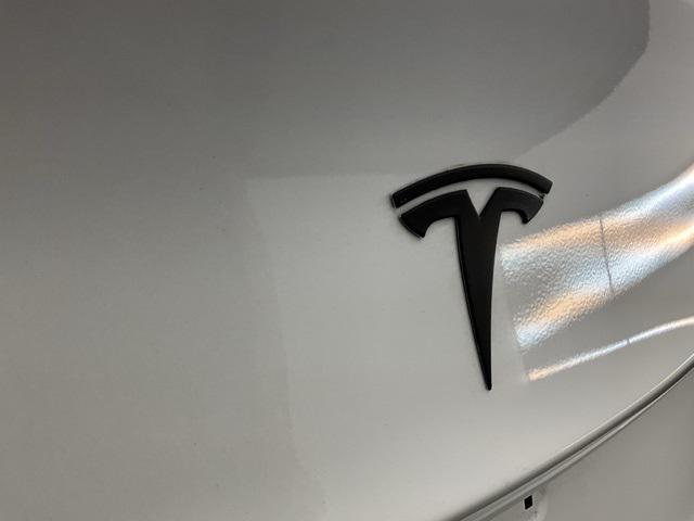 Photo of 2021 White Tesla Model 3