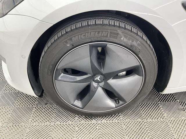 Photo of 2021 White Tesla Model 3