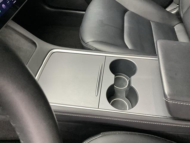 Photo of 2021 White Tesla Model 3