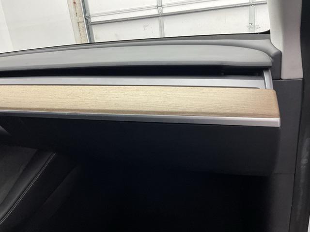 Photo of 2021 White Tesla Model 3
