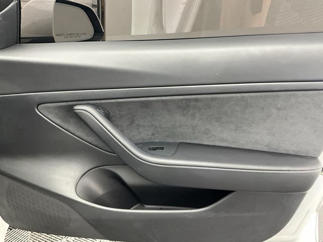 Photo of 2021 White Tesla Model 3