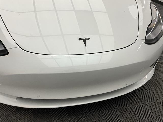 Photo of 2021 White Tesla Model 3