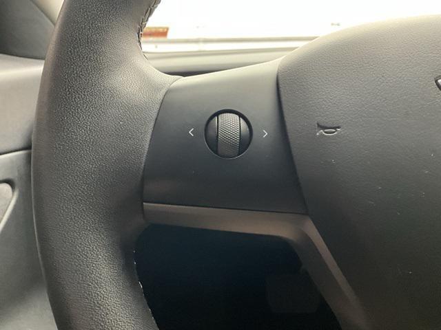 Photo of 2021 White Tesla Model 3