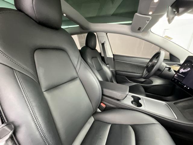 Photo of 2021 White Tesla Model 3