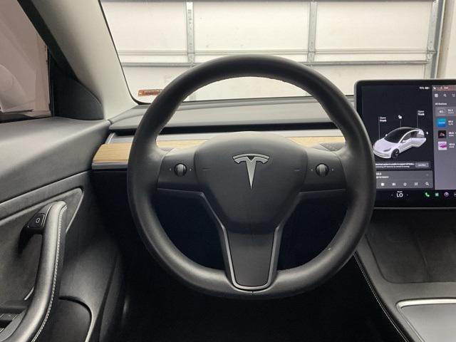 Photo of 2021 White Tesla Model 3