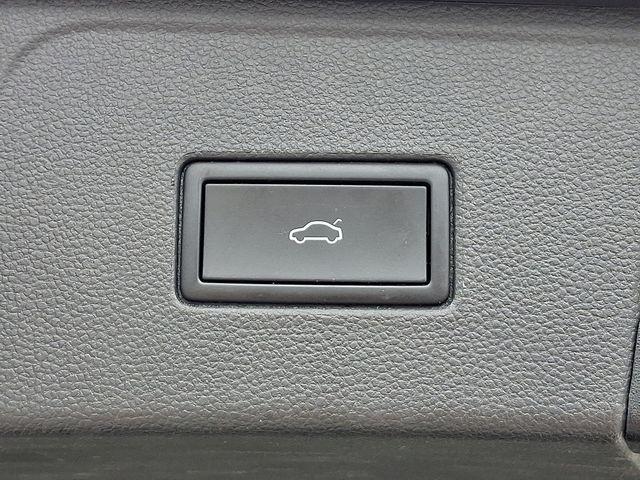 Photo of 2021 Deep Black Pearl Effect Volkswagen Atlas