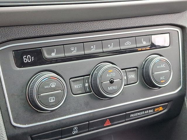 Photo of 2021 Deep Black Pearl Effect Volkswagen Atlas