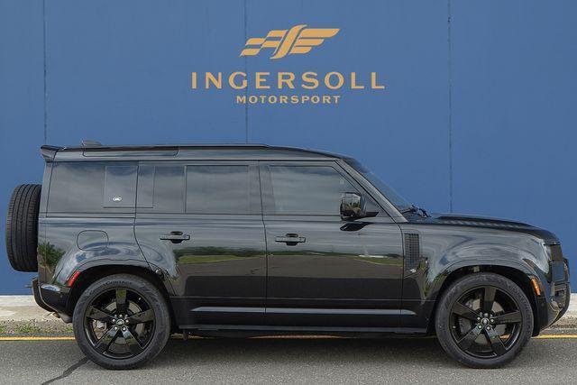 Photo of 2021 Santorini Black Land Rover Defender