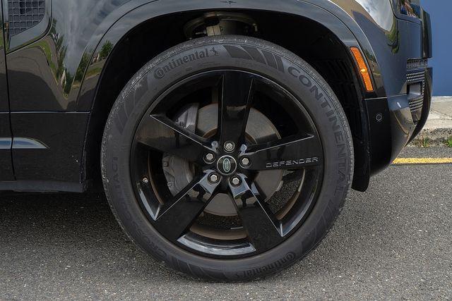 Photo of 2021 Santorini Black Land Rover Defender