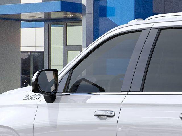 Photo of 2025 Iridescent Pearl Tricoat Chevrolet Suburban