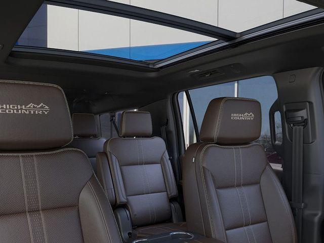 Photo of 2025 Iridescent Pearl Tricoat Chevrolet Suburban