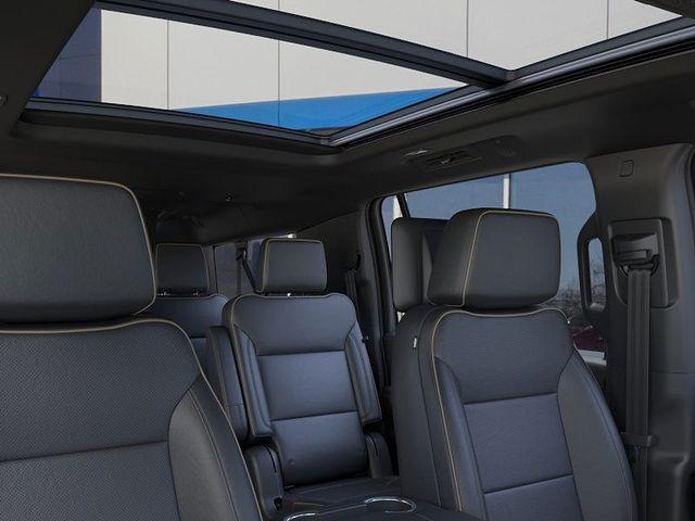 Photo of 2025 Iridescent Pearl Tricoat Chevrolet Suburban