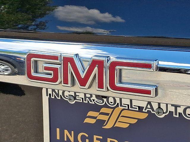 Photo of 2016 Onyx Black GMC Yukon