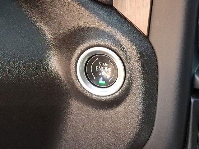 Photo of 2022 Summit White GMC Sierra 2500