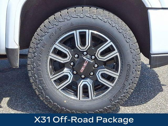 Photo of 2022 Summit White GMC Sierra 2500