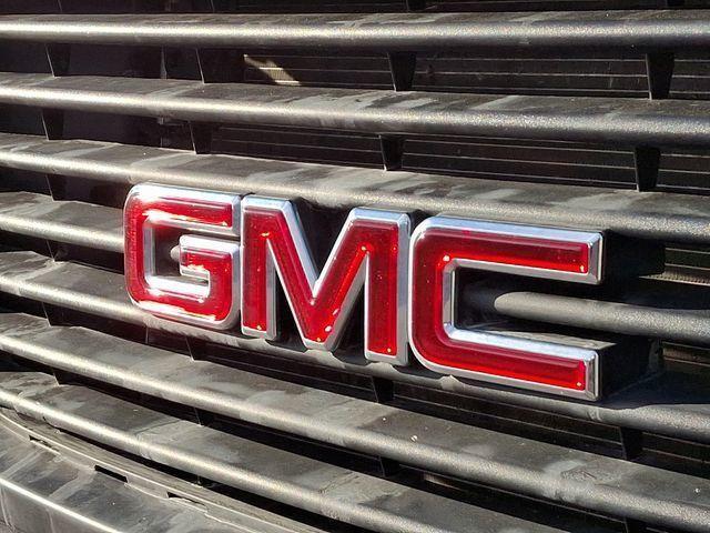 Photo of 2023 Summit White GMC Savana 3500