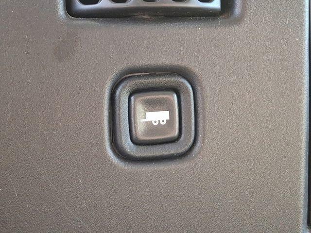 Photo of 2023 Summit White GMC Savana 3500