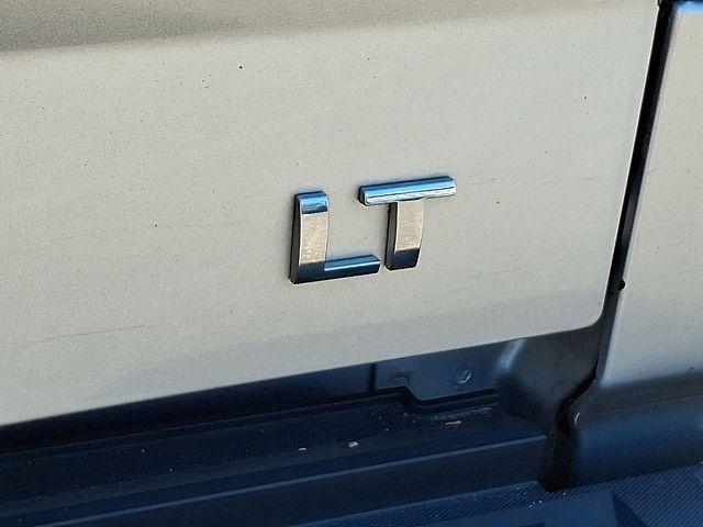 Photo of 2015 Silver Ice Metallic Chevrolet Silverado 1500