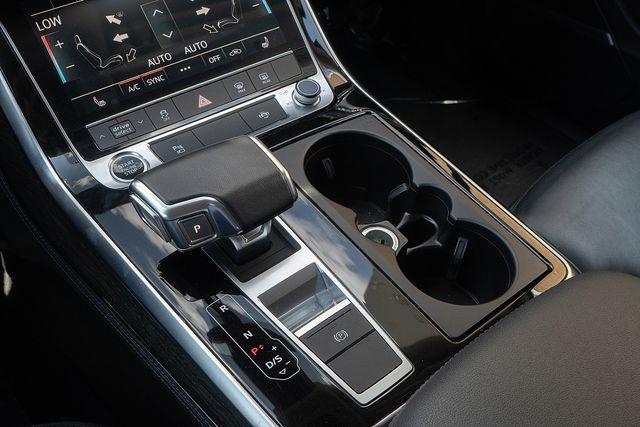 Photo of 2023 Mythos Black Metallic Audi Q7