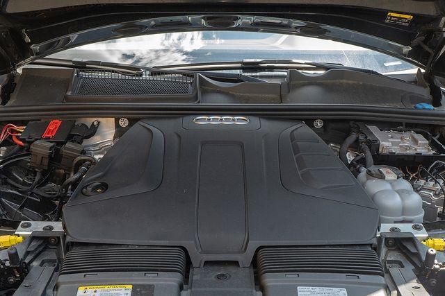 Photo of 2023 Mythos Black Metallic Audi Q7