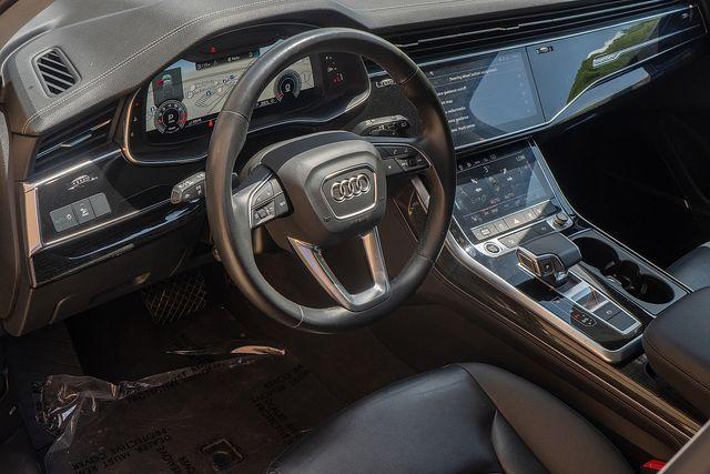 Photo of 2023 Mythos Black Metallic Audi Q7