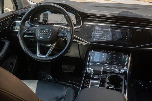 Photo of 2023 Mythos Black Metallic Audi Q7