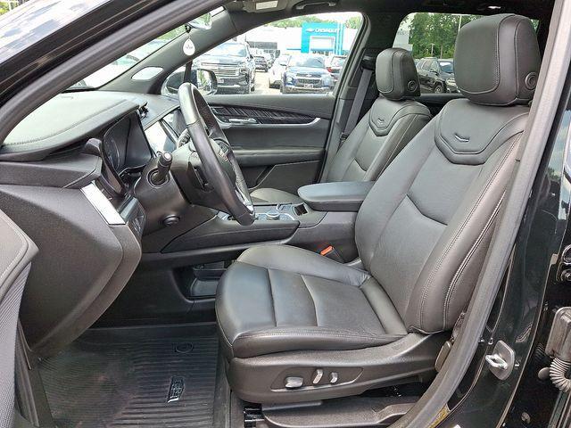 Photo of 2023 Stellar Black Metallic Cadillac XT6