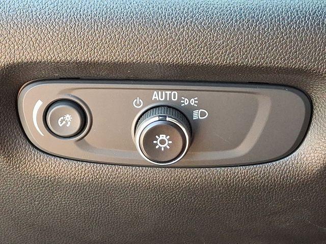 Photo of 2023 Mosaic Black Metallic Chevrolet Traverse
