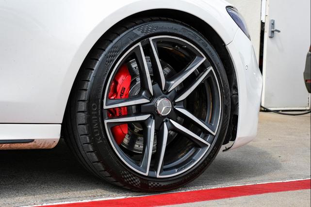 Photo of 2018 designo Diamond White Metallic Mercedes-Benz AMG E 63