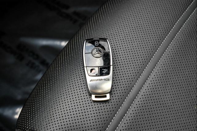 Photo of 2018 designo Diamond White Metallic Mercedes-Benz AMG E 63