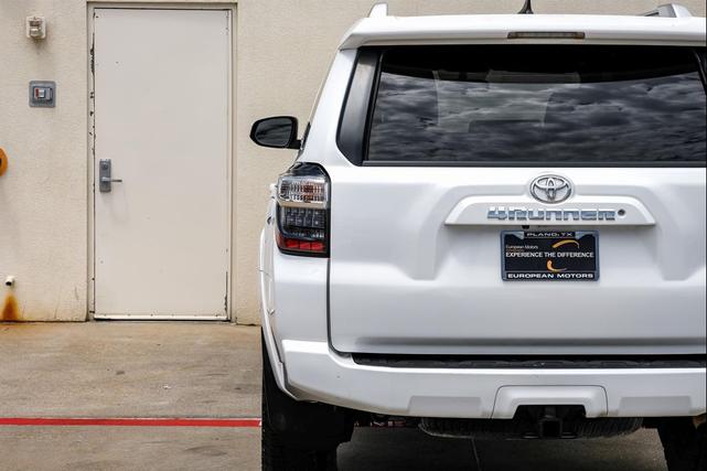 Photo of 2016 Super White Toyota 4Runner