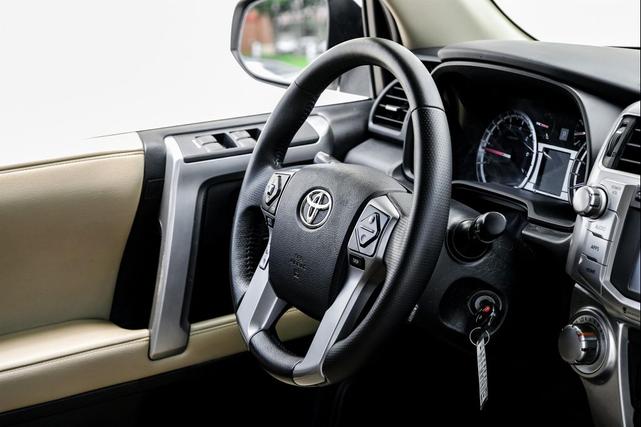 Photo of 2016 Super White Toyota 4Runner