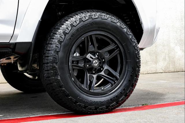 Photo of 2016 Super White Toyota 4Runner