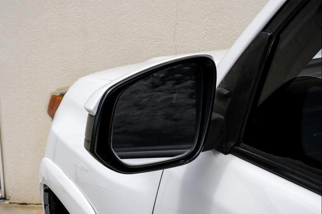 Photo of 2016 Super White Toyota 4Runner