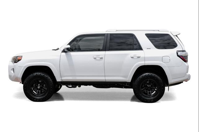 Photo of 2016 Super White Toyota 4Runner