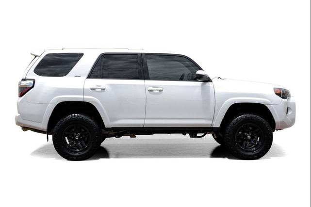 Photo of 2016 Super White Toyota 4Runner