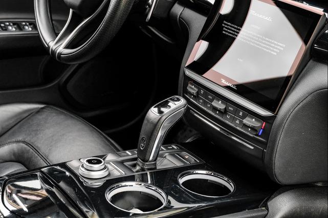 Photo of 2022 Grigio Metallic Maserati Quattroporte